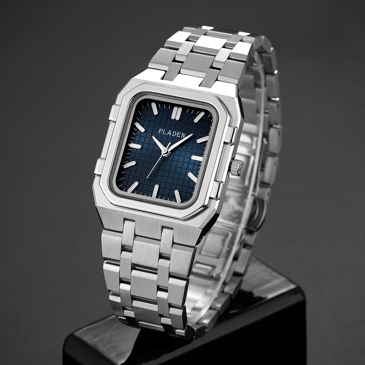 Luxury Watch Magazine - Lüks Marka Mavi Kadran Adam Yüksek