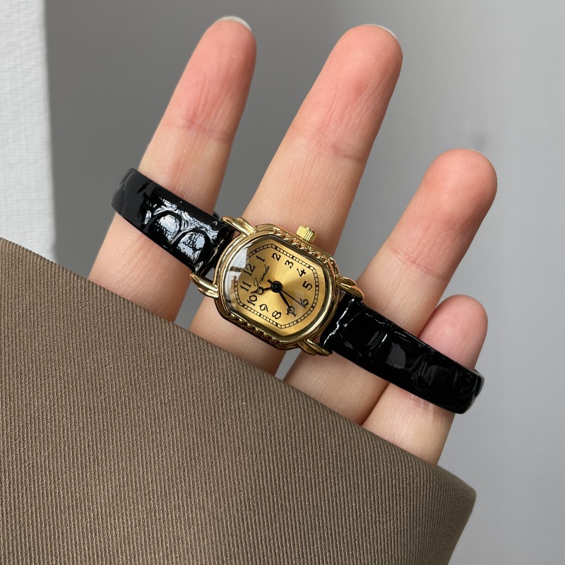 Luxury Watch Gold And Black - Vintage Oval Kadın Kuvars Saati Lüks