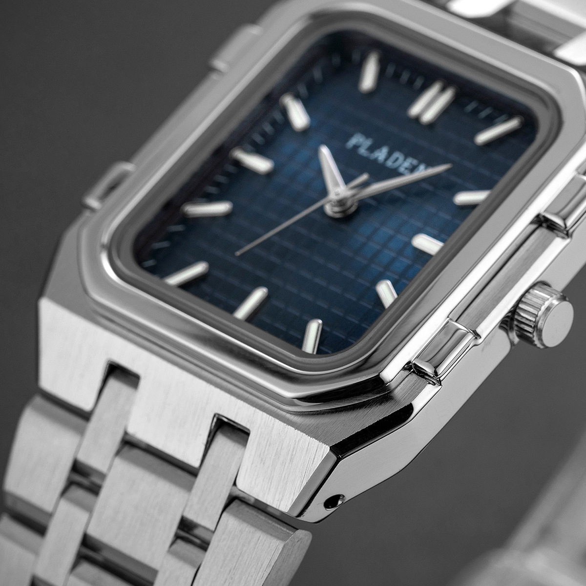 Lüks Marka Mavi Kadran Adam Yü - Luxury Watch Magazine incelemesi ve fiyatı