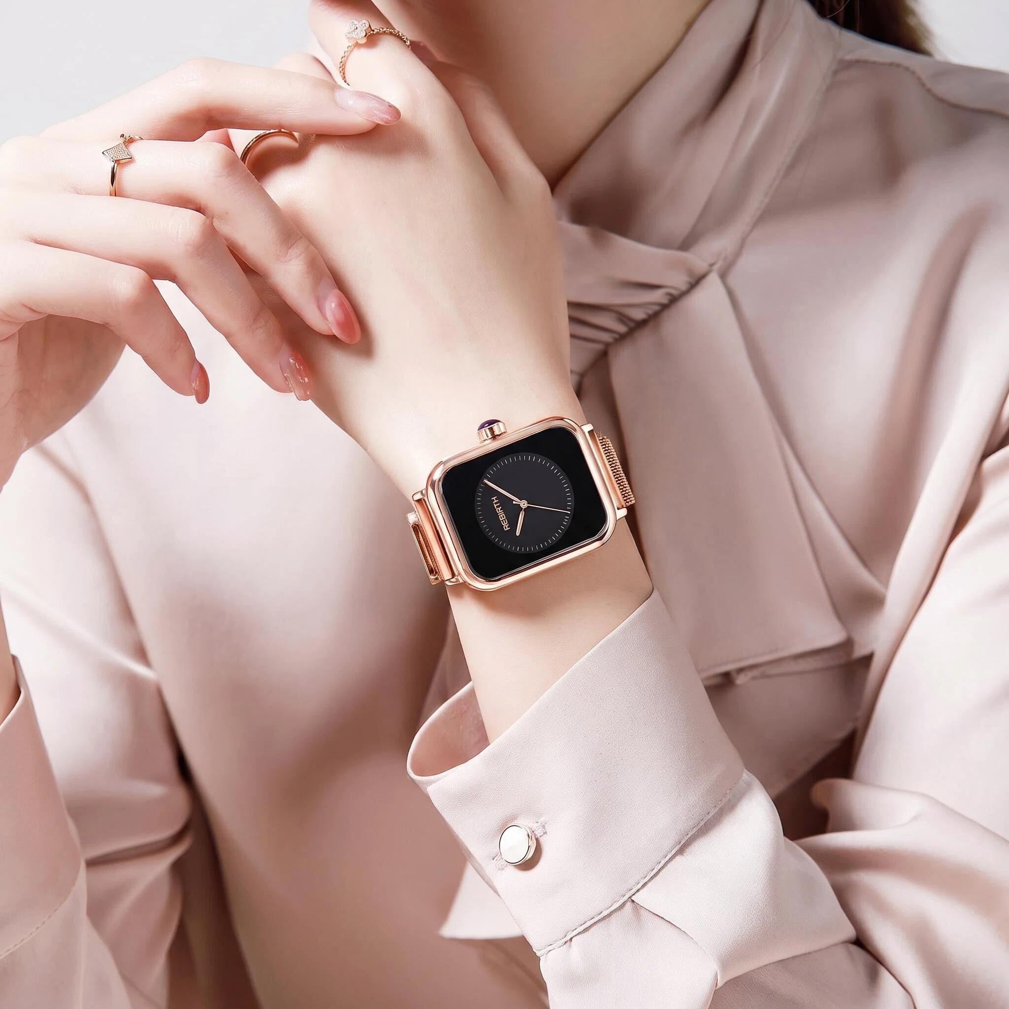 Hafif Lüks Kare Kadın Saati, G - Luxury Watch Gold And Black incelemesi ve fiyatı