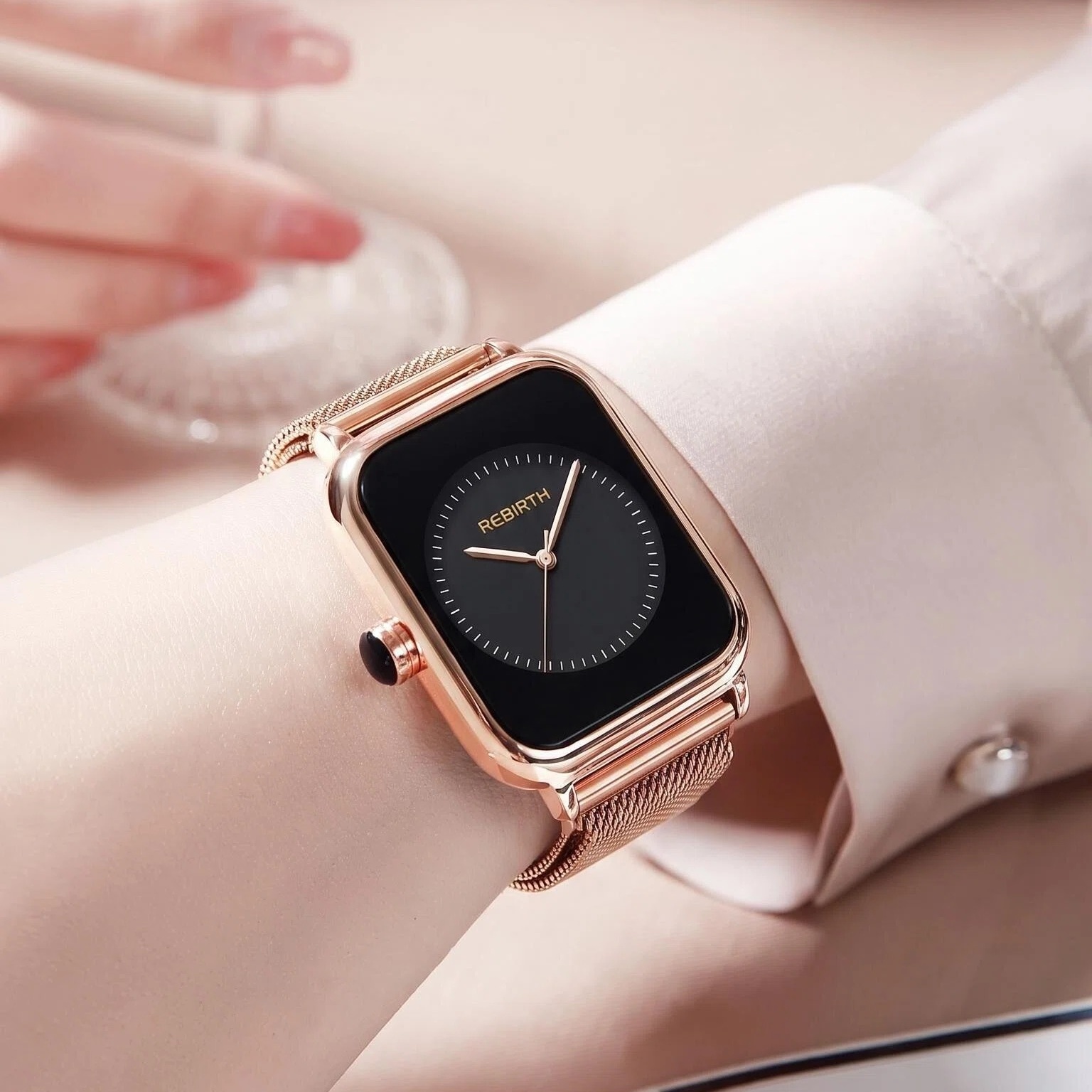 Hafif Lüks Kare Kadın Saati, G - Luxury Watch Gold And Black incelemesi ve fiyatı