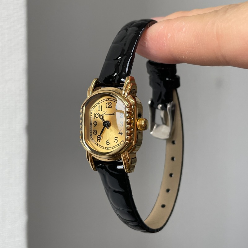 Vintage Oval Kadın Kuvars Saat - Luxury Watch Gold And Black incelemesi ve fiyatı