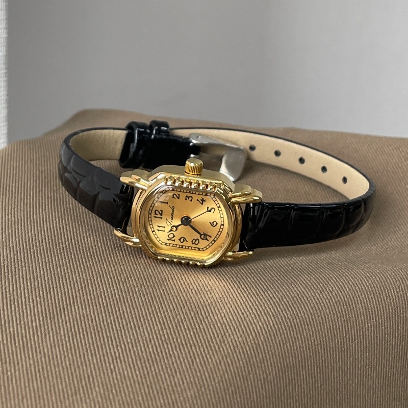 Vintage Oval Kadın Kuvars Saat - Luxury Watch Gold And Black incelemesi ve fiyatı