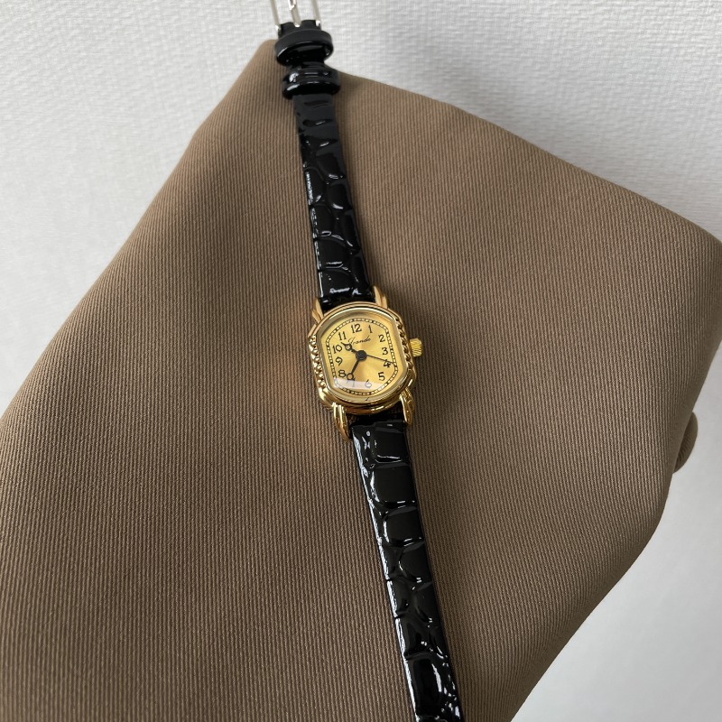 Vintage Oval Kadın Kuvars Saat - Luxury Watch Gold And Black incelemesi ve fiyatı
