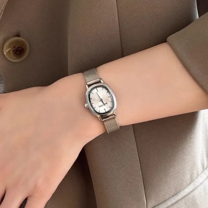 Küçük Oval Kadran Yeşil Izle B - Luxury Watch For Sale incelemesi ve fiyatı